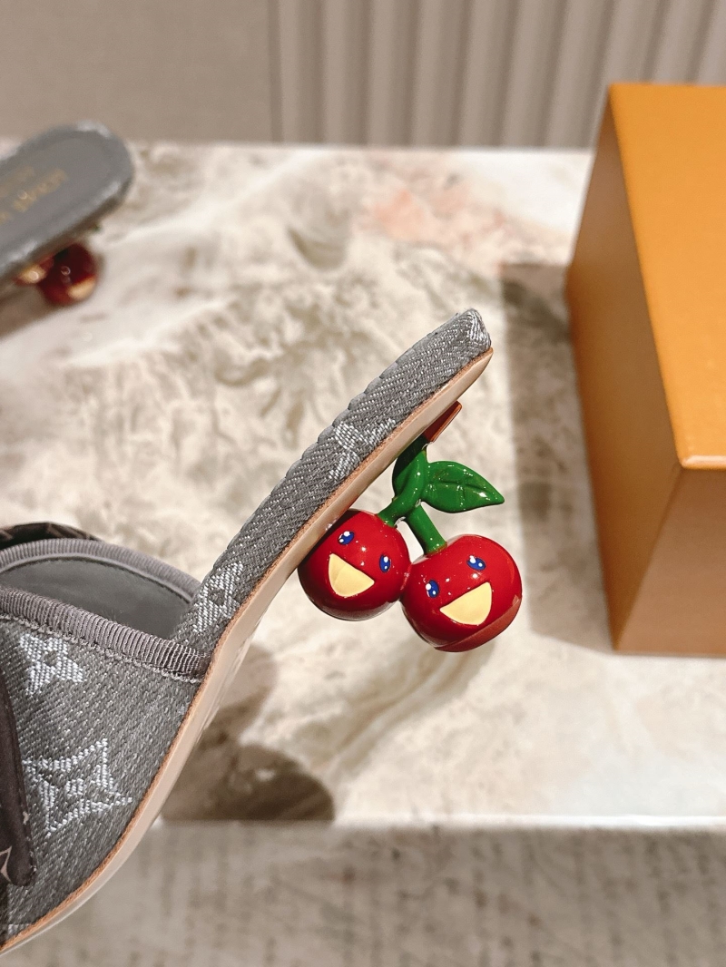 l0vis Vvtt0n slippers